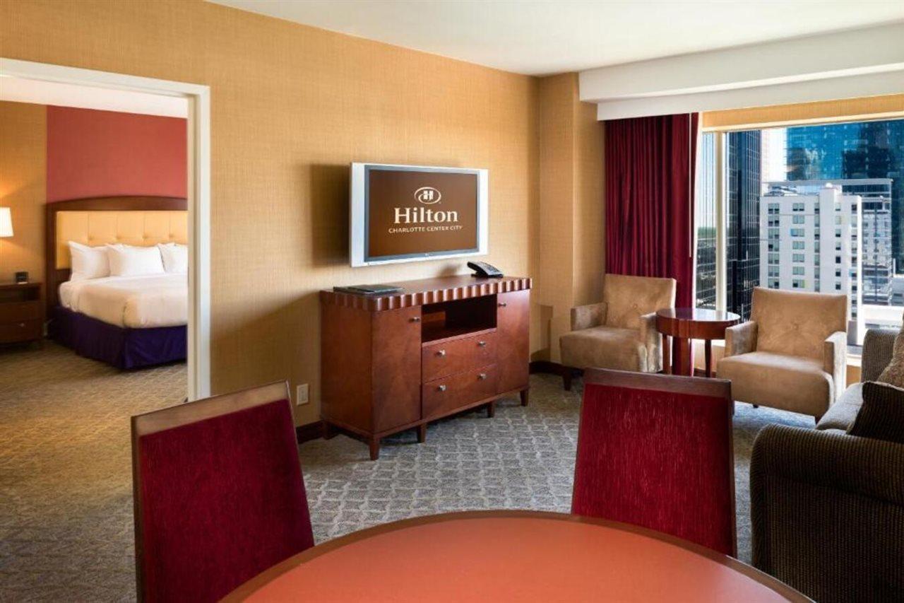 ホテル Hilton Charlotte Uptown エクステリア 写真